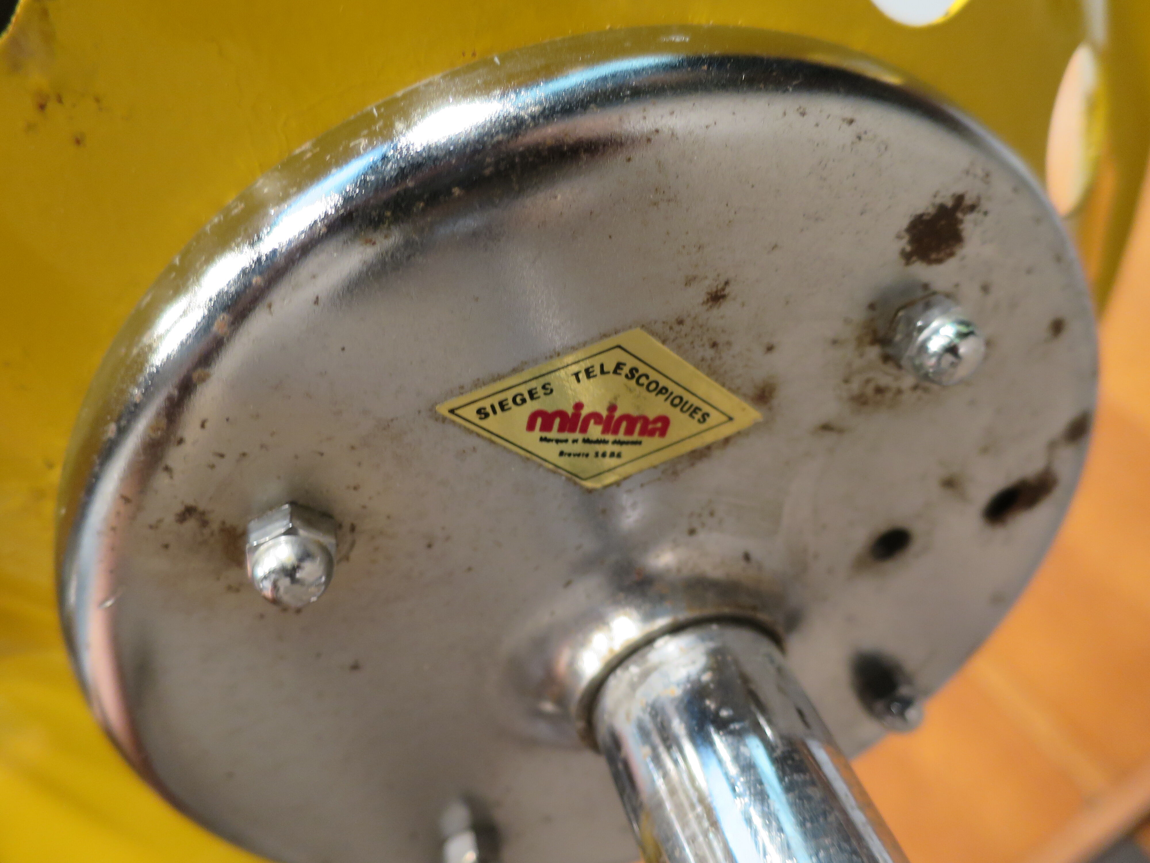 Mirima stool by Etienne Fermigier