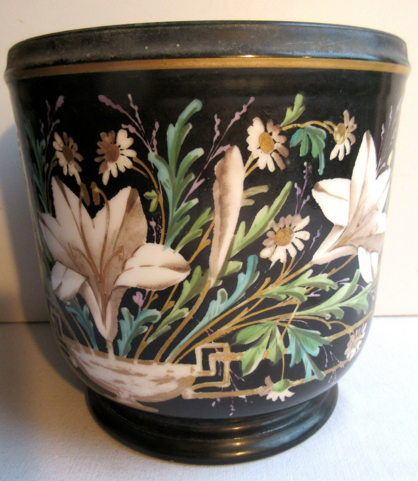 Cache-pot black background, Napoleon III, Paris porcelain: White lilies + Daisies