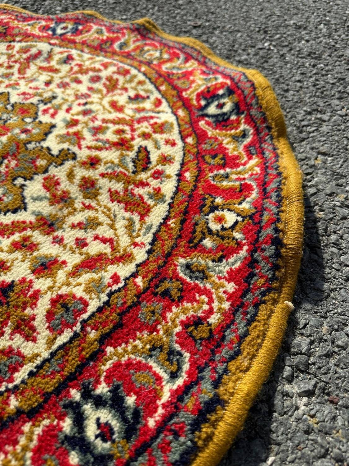 Small round rug