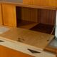 Meuble de cuisine unique en deux pièces des années 1950 au design typique de l'époque.