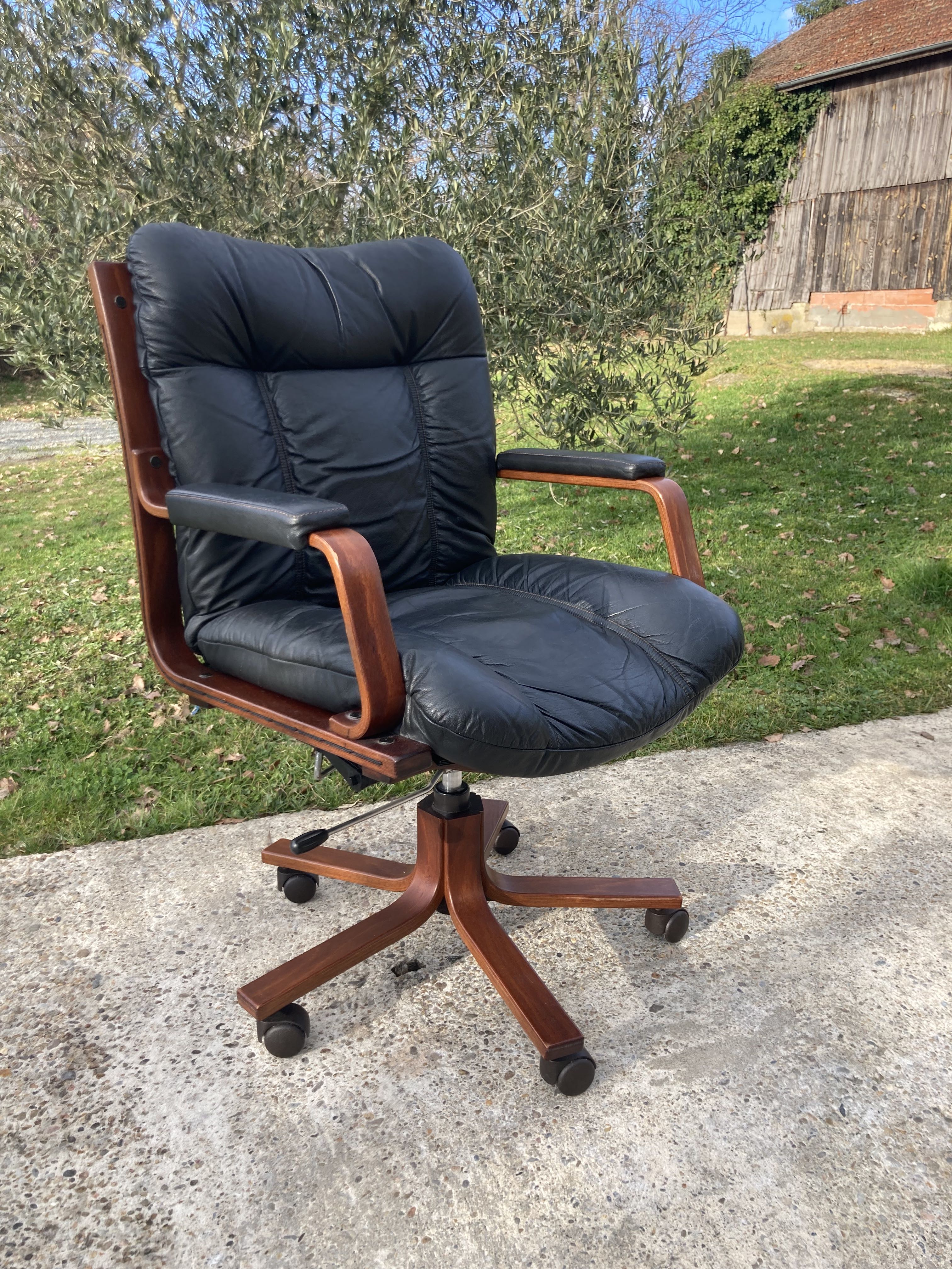 Scandinavian office chair
