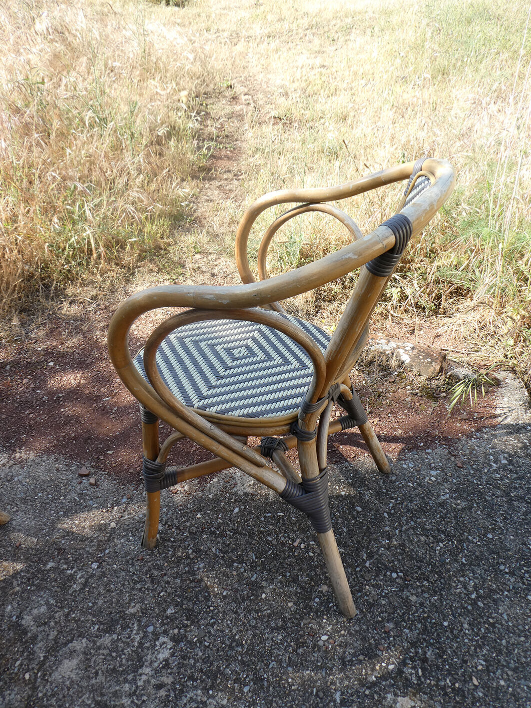 Ensemble de 6 fauteuils bistrot de terrasse en rotin type "parisienne".