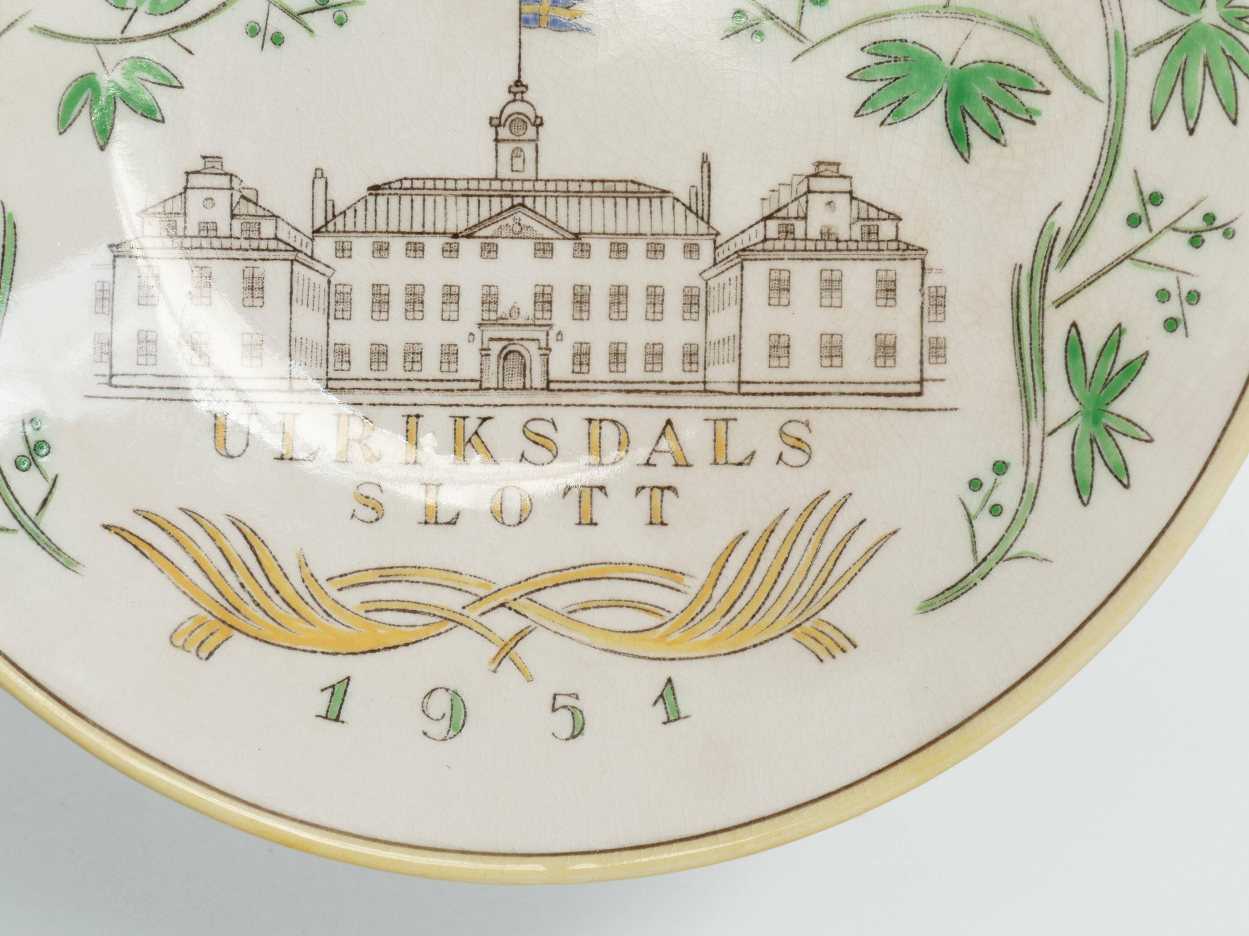 Swedish Grace Plates with Ulriksdal Palace in Yellow and Green by Gefle 1951
