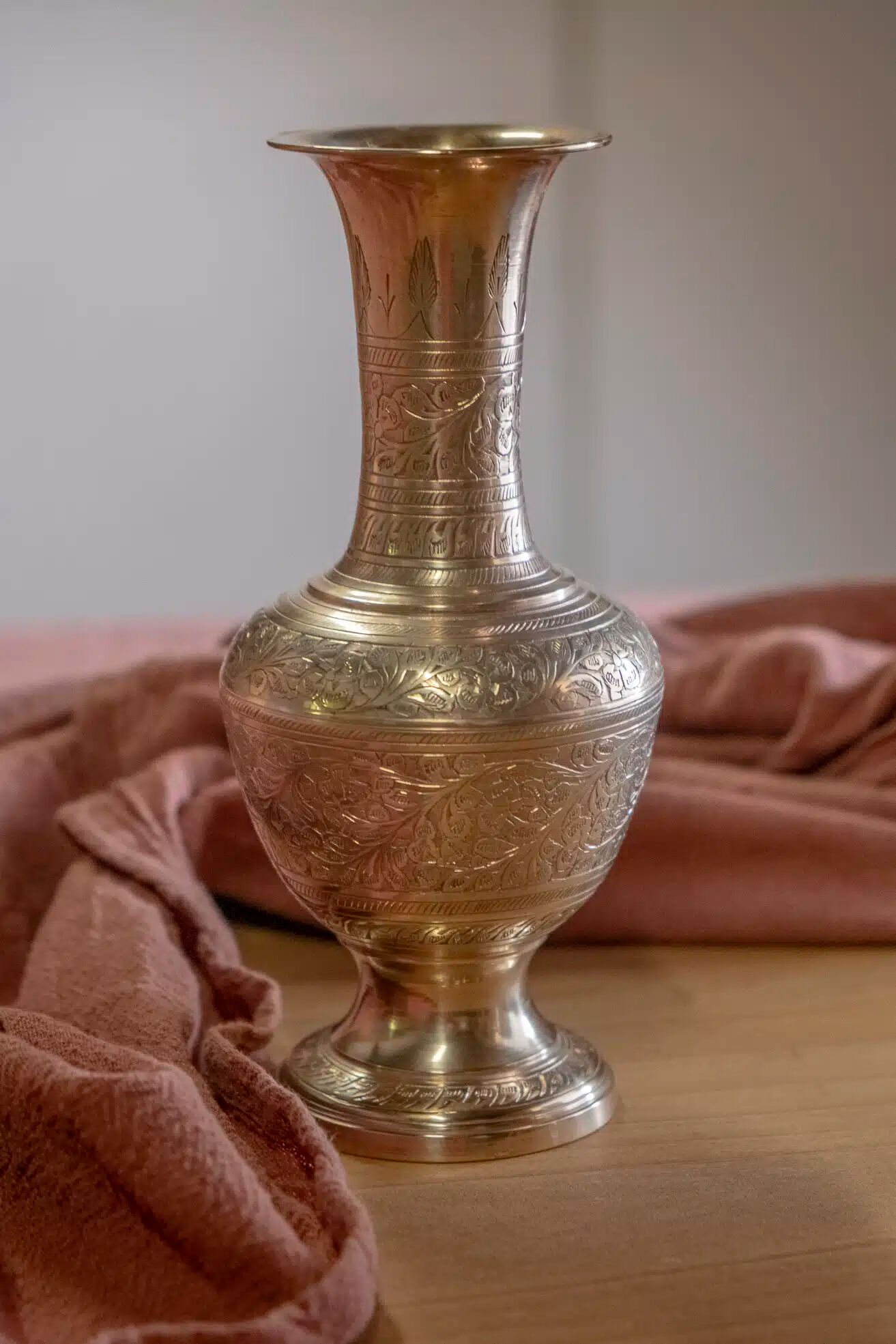 Brass vase "Éléonore"
