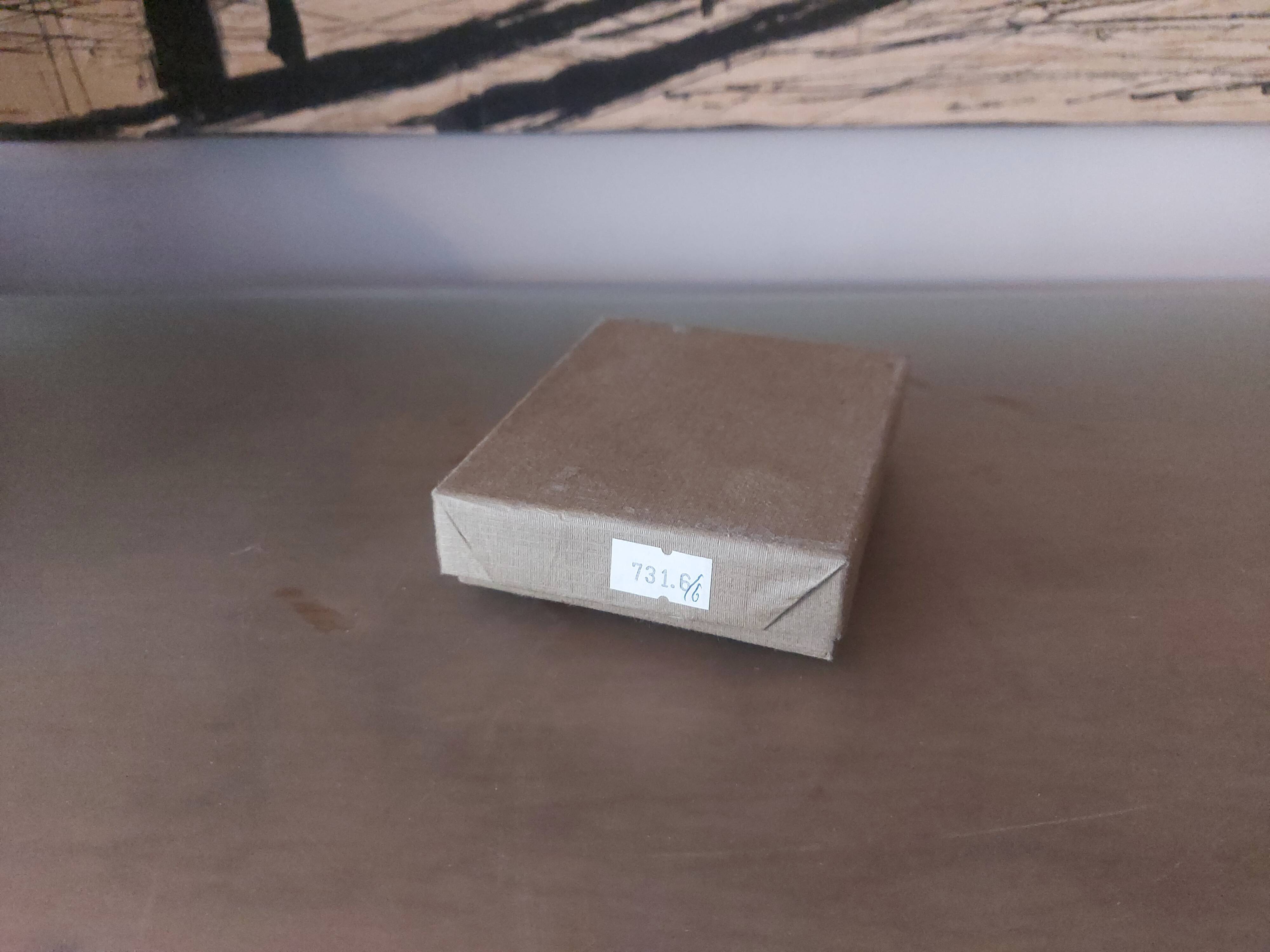 6 silver metal knife holders