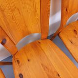 Set of 4 vintage chairs in pine from the 70s