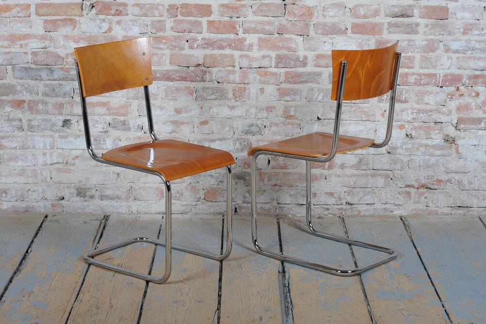 Bauhaus Chairs in Beech and Chromed Steel, Czech, 1930s, Set of 2