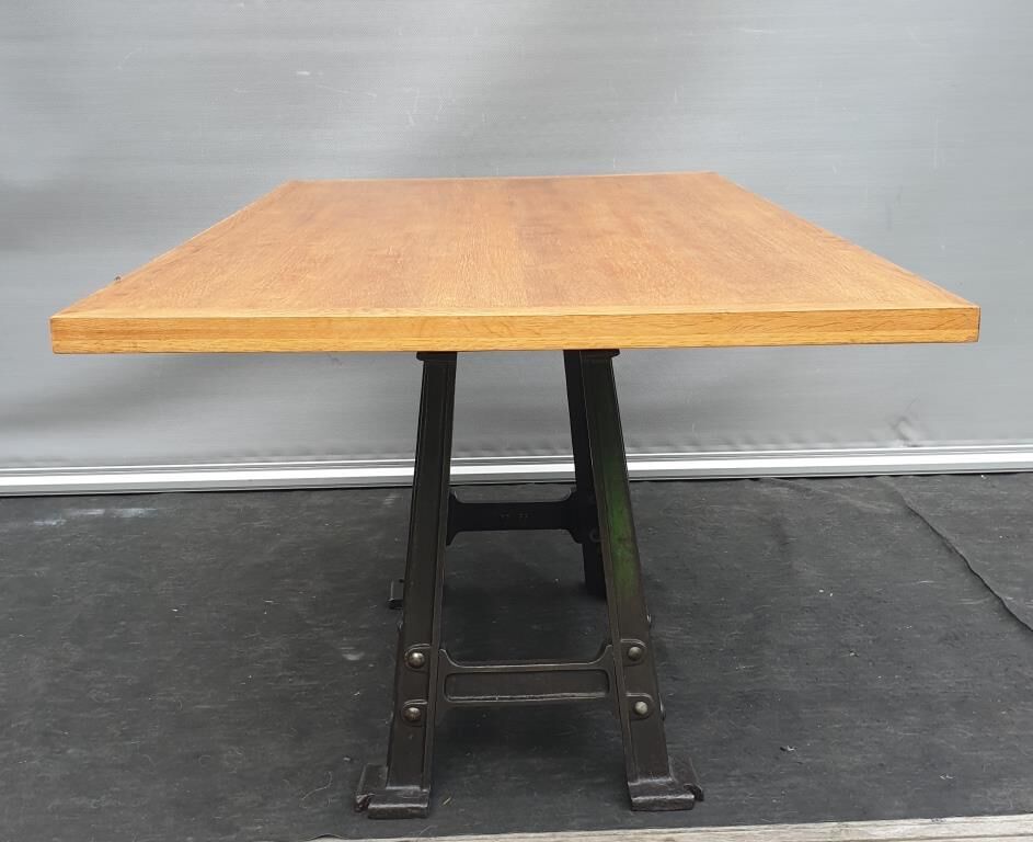 Industrial table cast iron base up to 6 guests