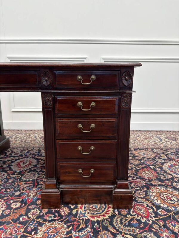 Bureau Chesterfield anglais classique