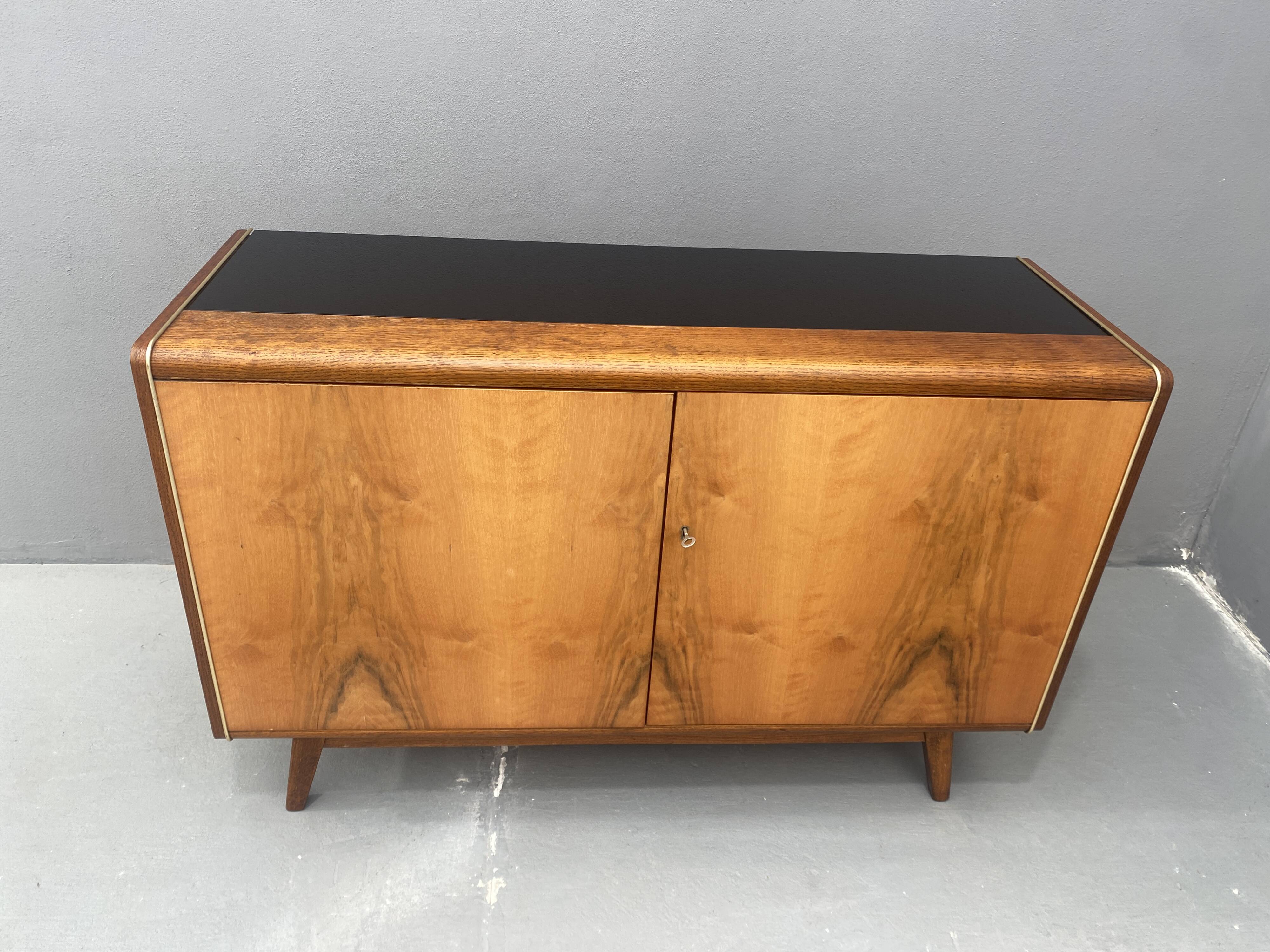 Buffet Jitona en verre opaxite, années 1960