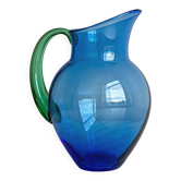 Pichet en verre bleu et anse verte