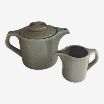 Porcelain teapot & creamer from lot virebent