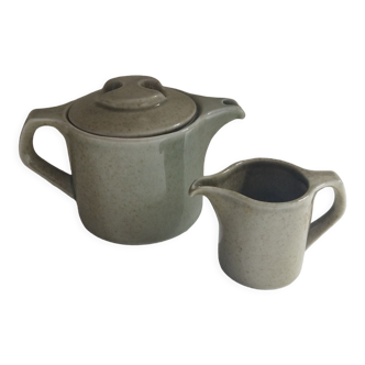 Porcelain teapot & creamer from lot virebent