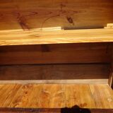 Armoire ancienne tout en noyer
