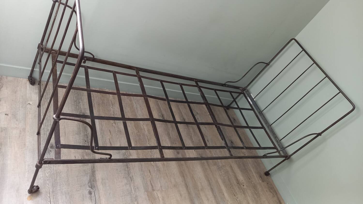 Wrought iron bed