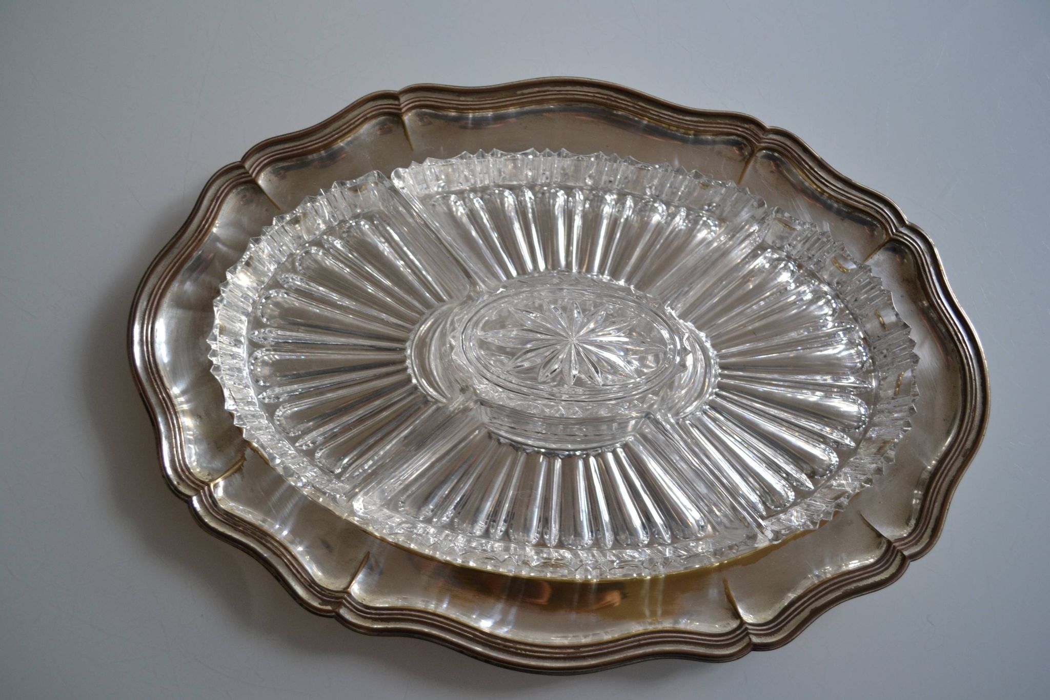 Plat serviteur apéritif métal argenté poinçon HKE et verre