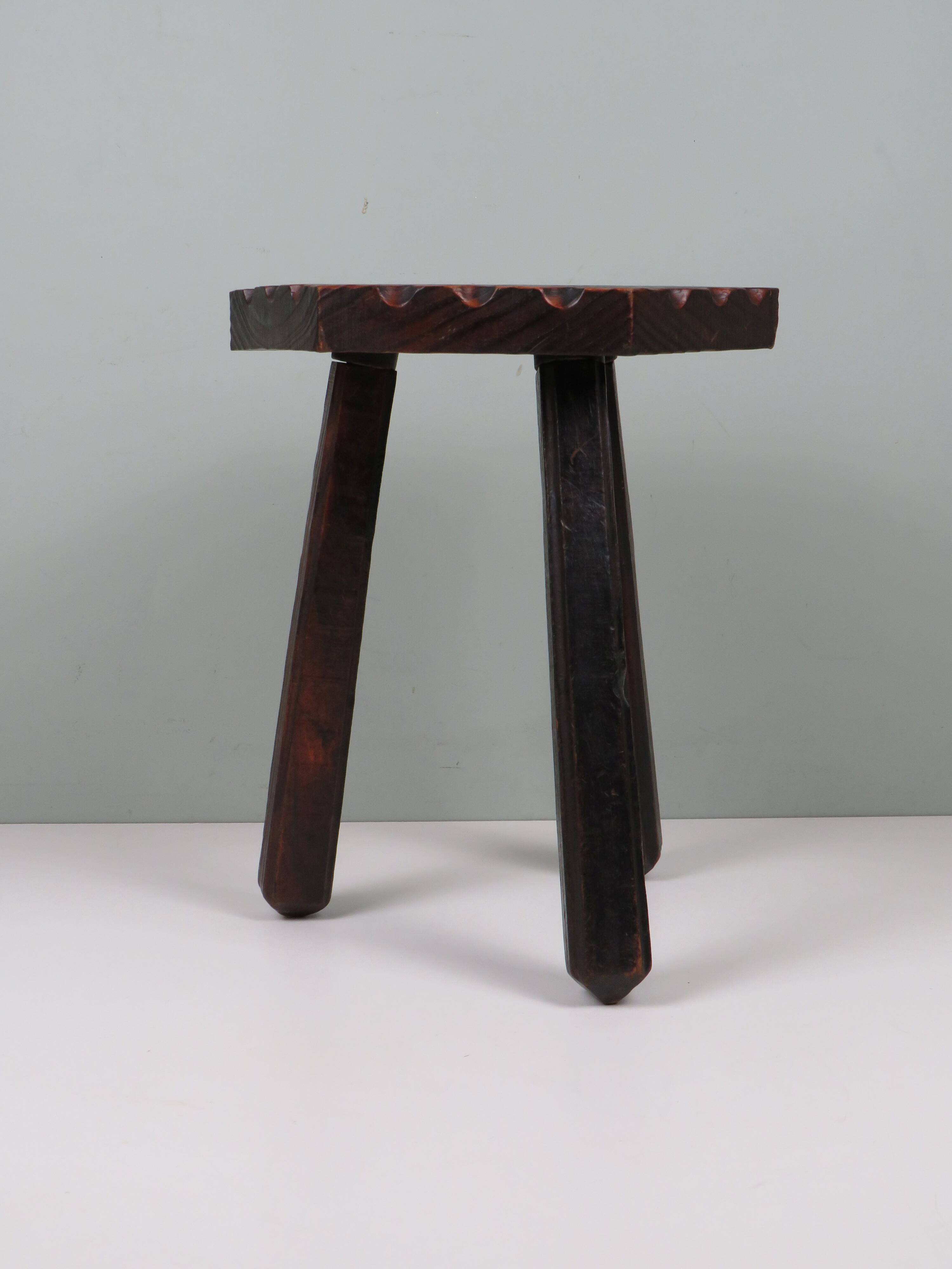 Rustic Spanish stool in solid wood – Handcrafted – 20th century