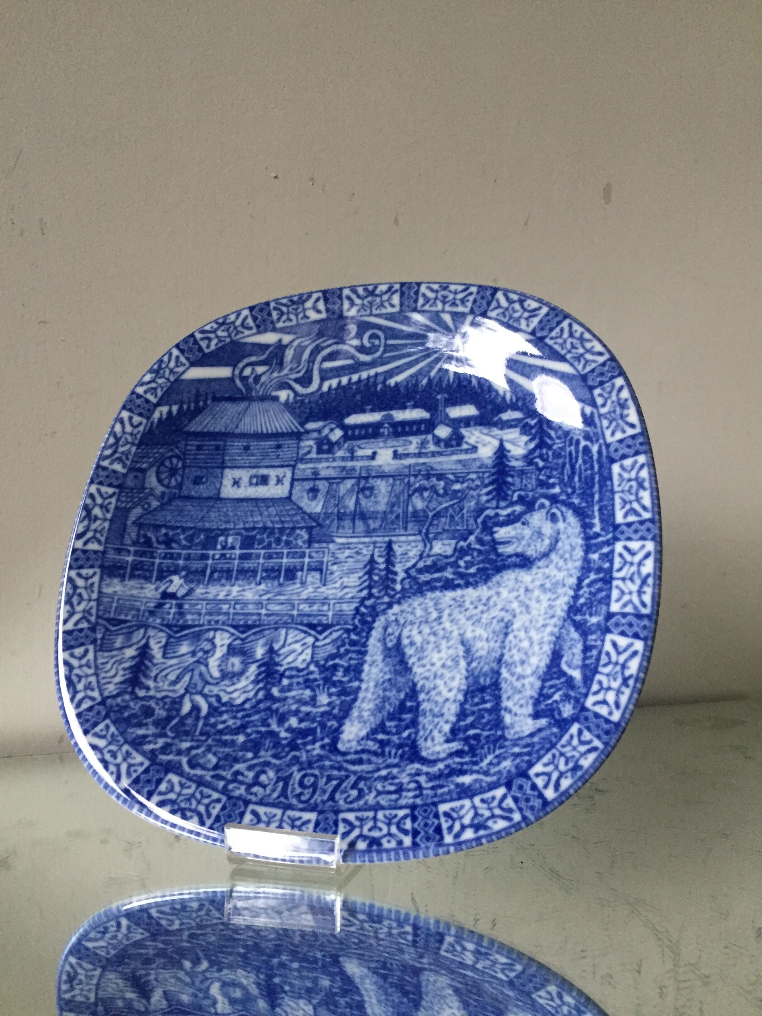 Decorative dish Gunnar Nylund for Rorstrand design 1975