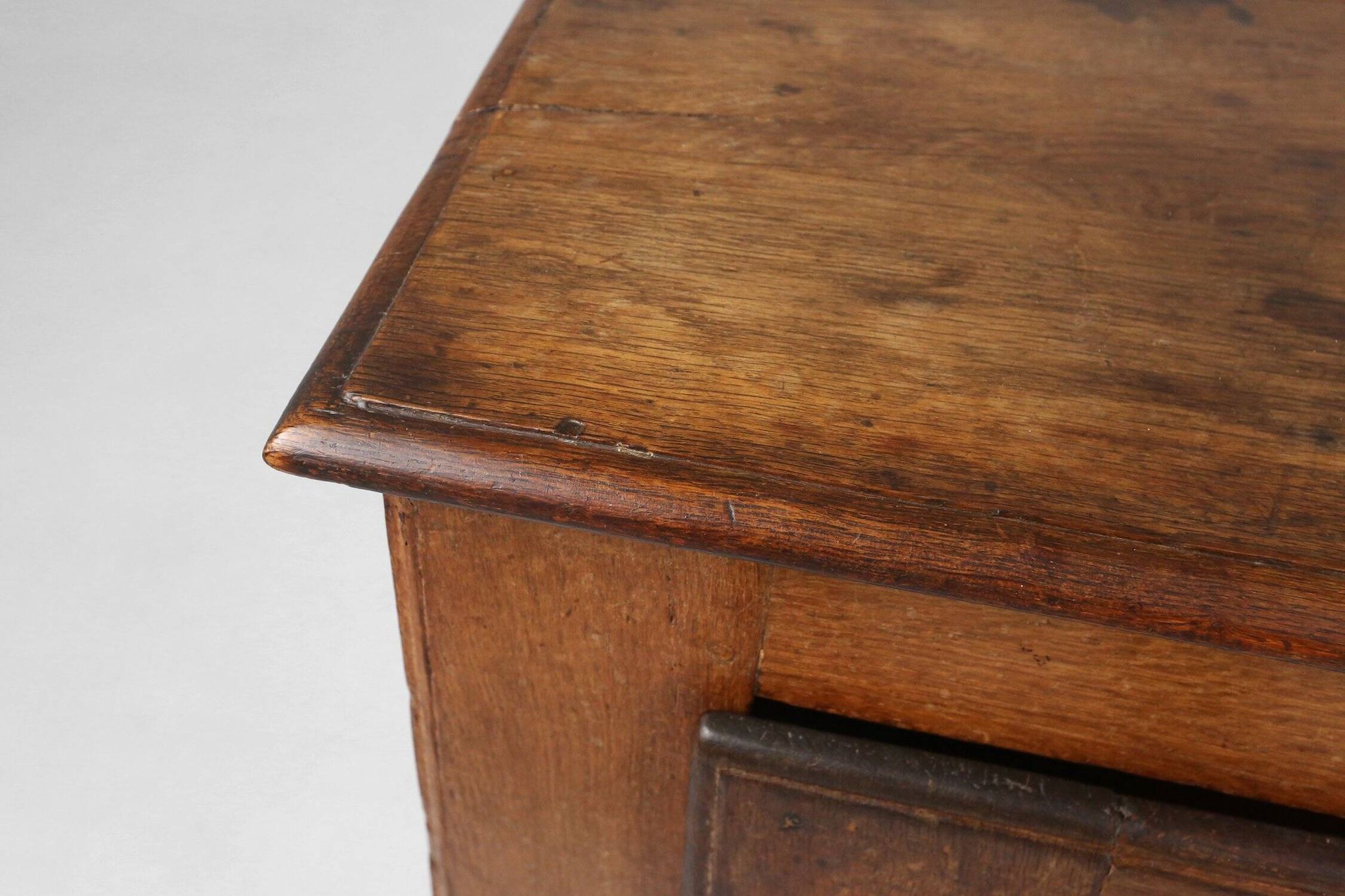Cabinet en chêne, Belgique XVIIIe siècle