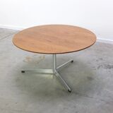 Circular coffee table in oak by Arne Jacobsen for Fritz Hansen, 1960s