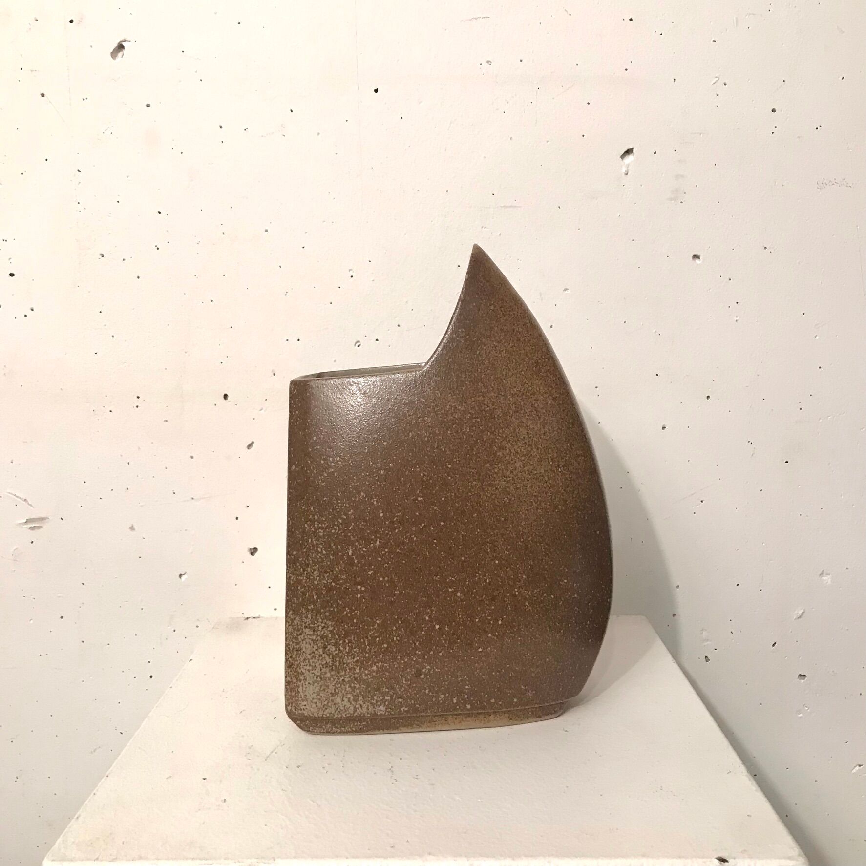 Vase en grès pyrité, la borne 1970