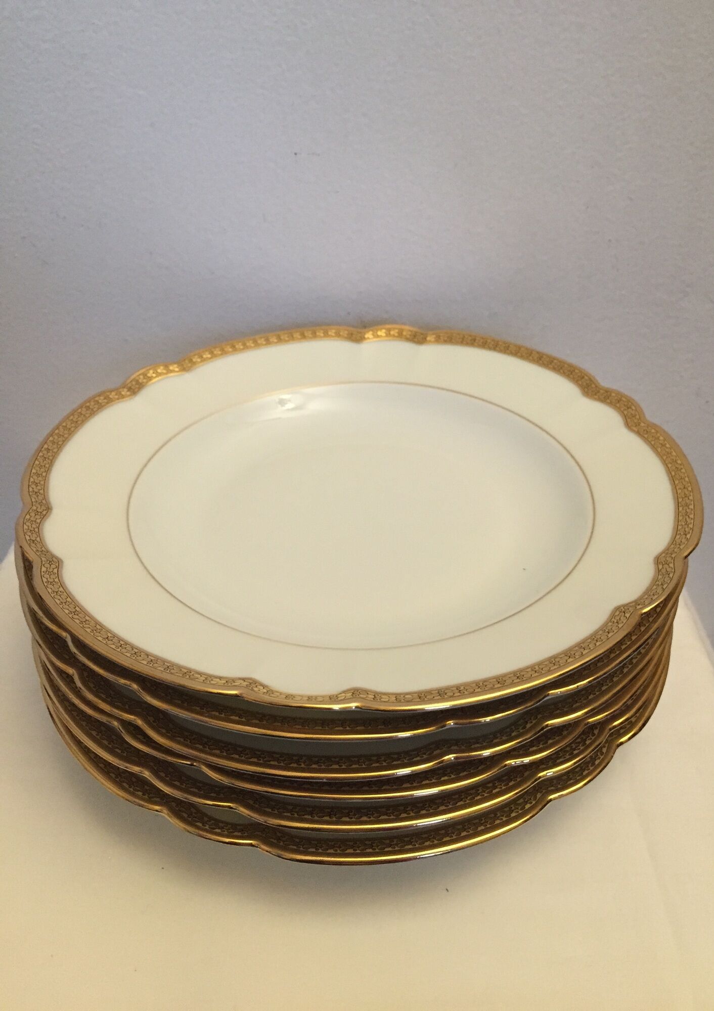 Set of 6 hollow plates of Limoges porcelain