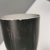 Applique ancienne avec abat-jour en métal noir et bras courbés en laiton