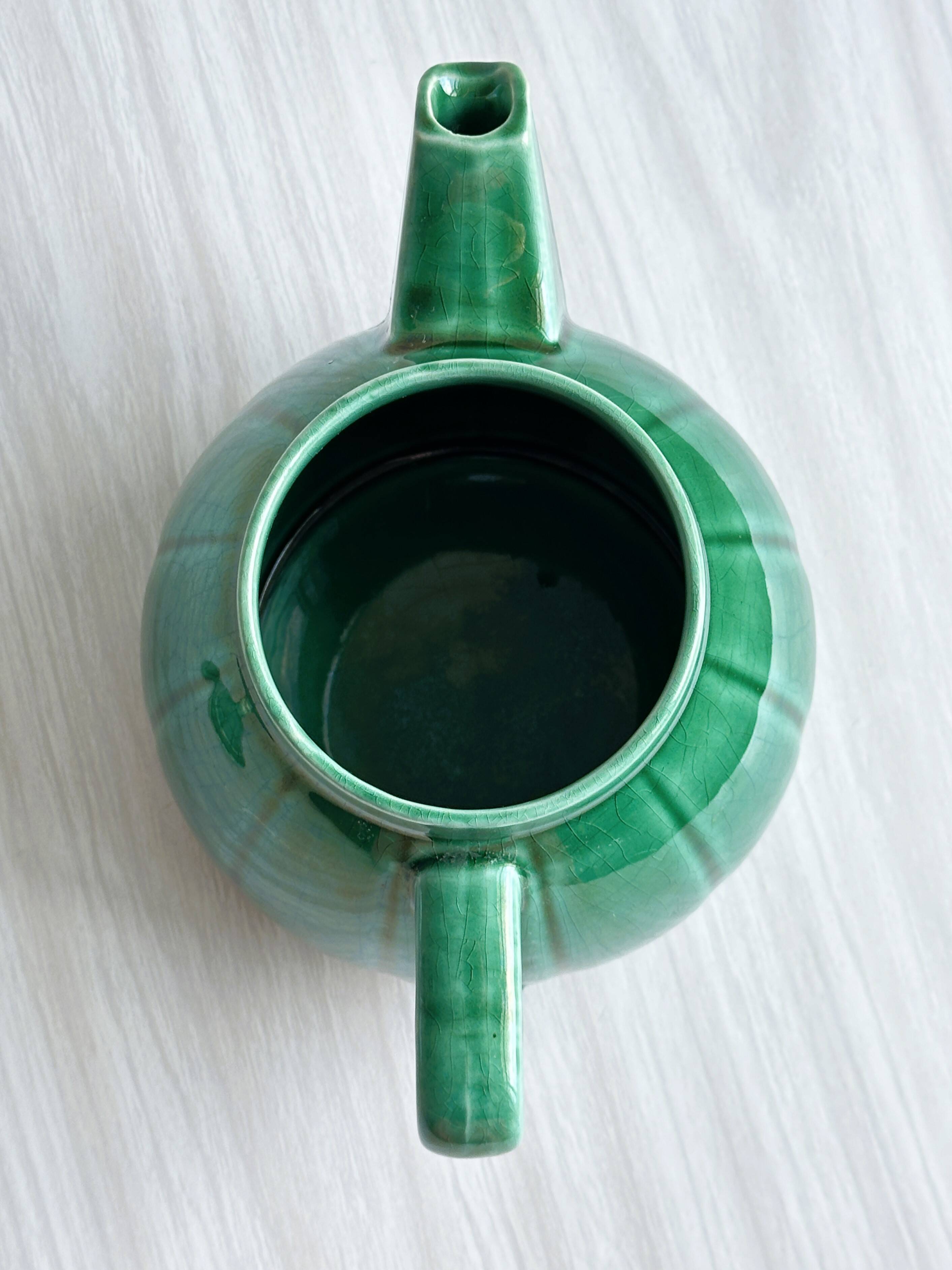 Ceramic teapot, bright green.