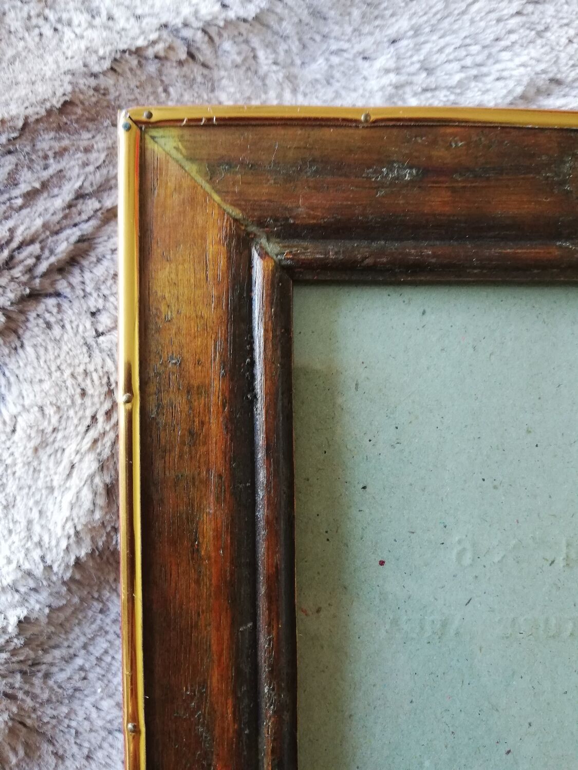 Frame in varnished wood and brass to pose for photo 4" x 6", 10 x 15 cm, glass, and support.