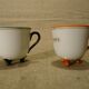 Set de 2 anciennes tasses tripode en porcelaine Amitié Souvenir XIX ème