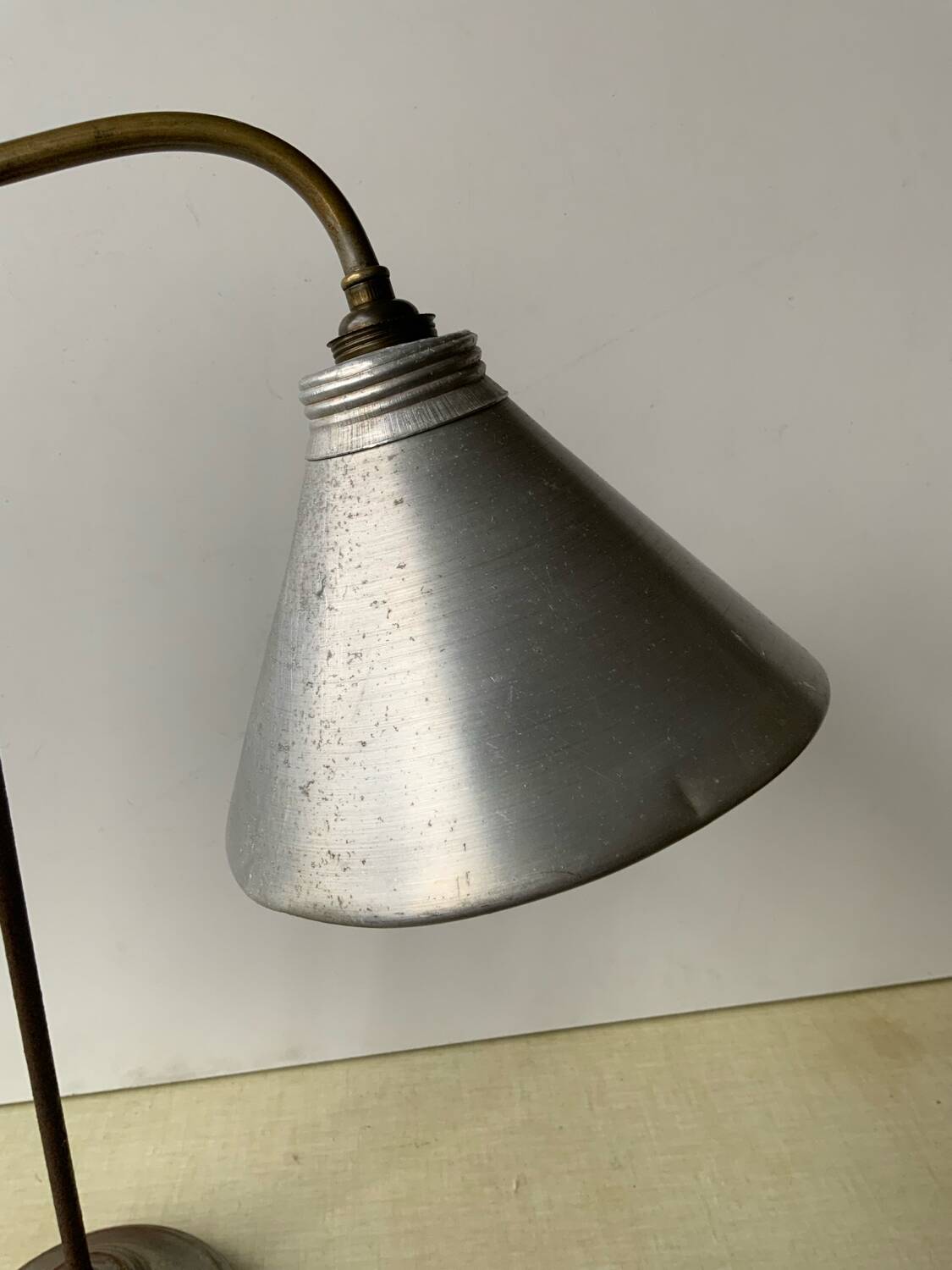 Desk lamp