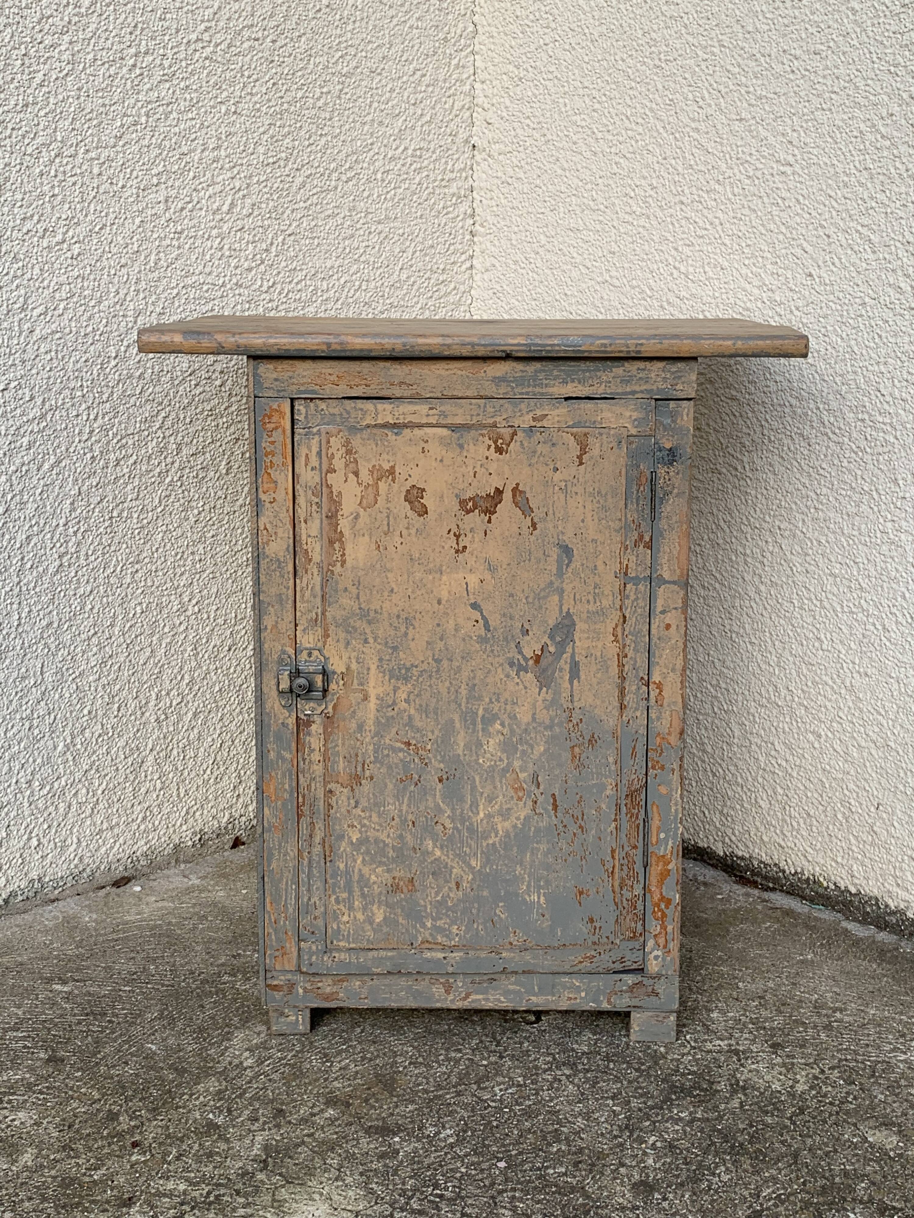 Parisian workshop buffet with patina 1940