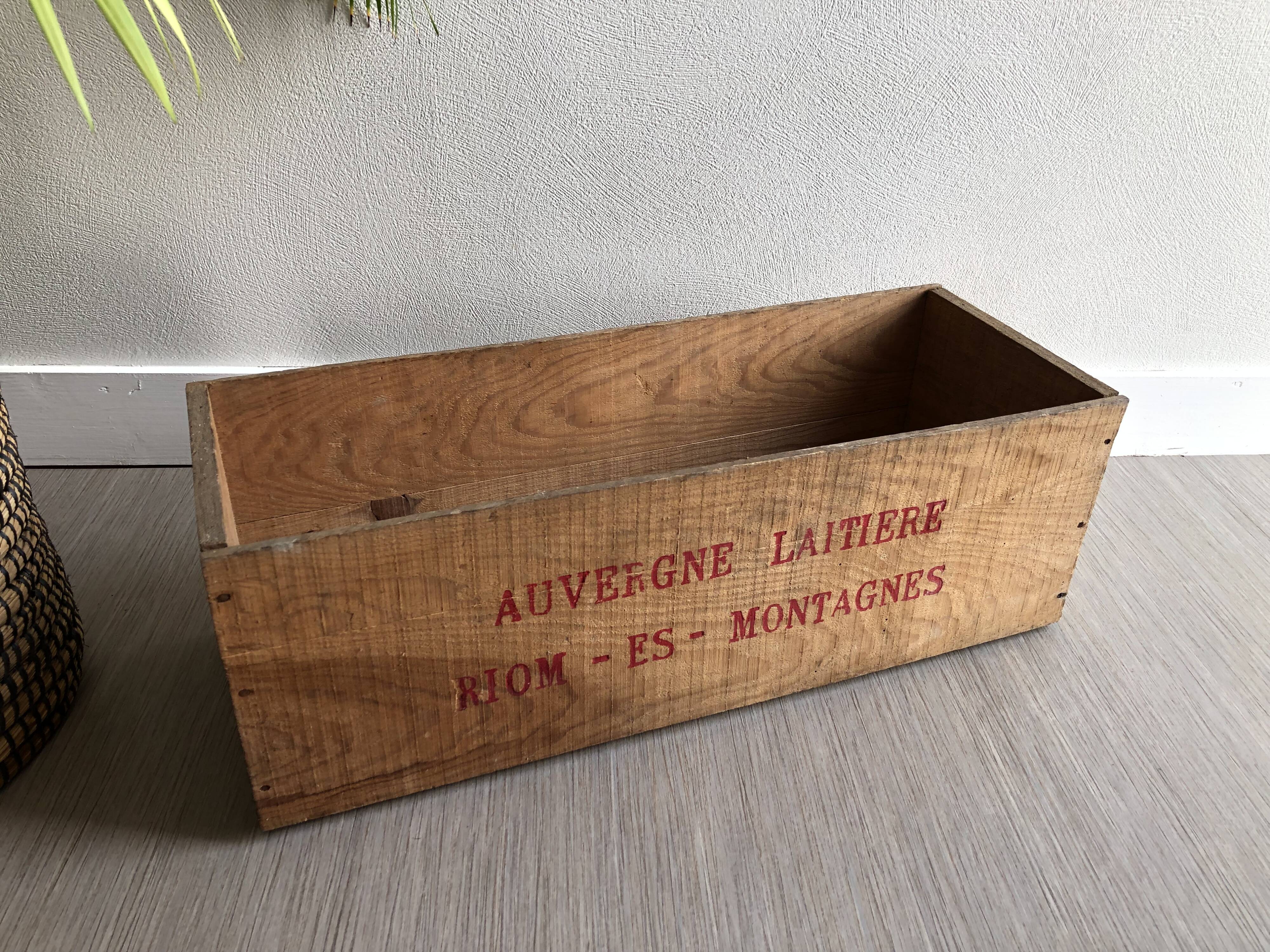 Wood advertising box "Auvergne dairy"