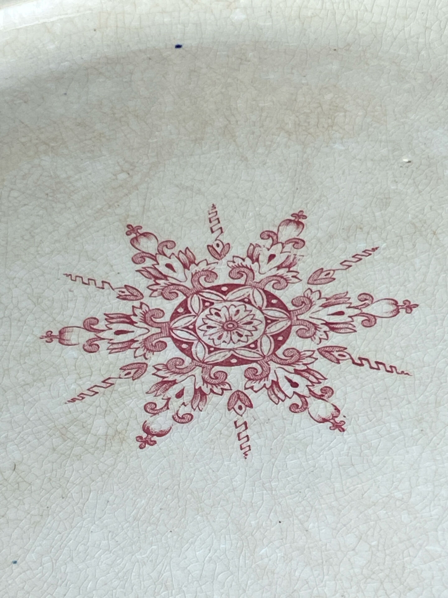 Plat, terre de fer, collection Annam de Gien 