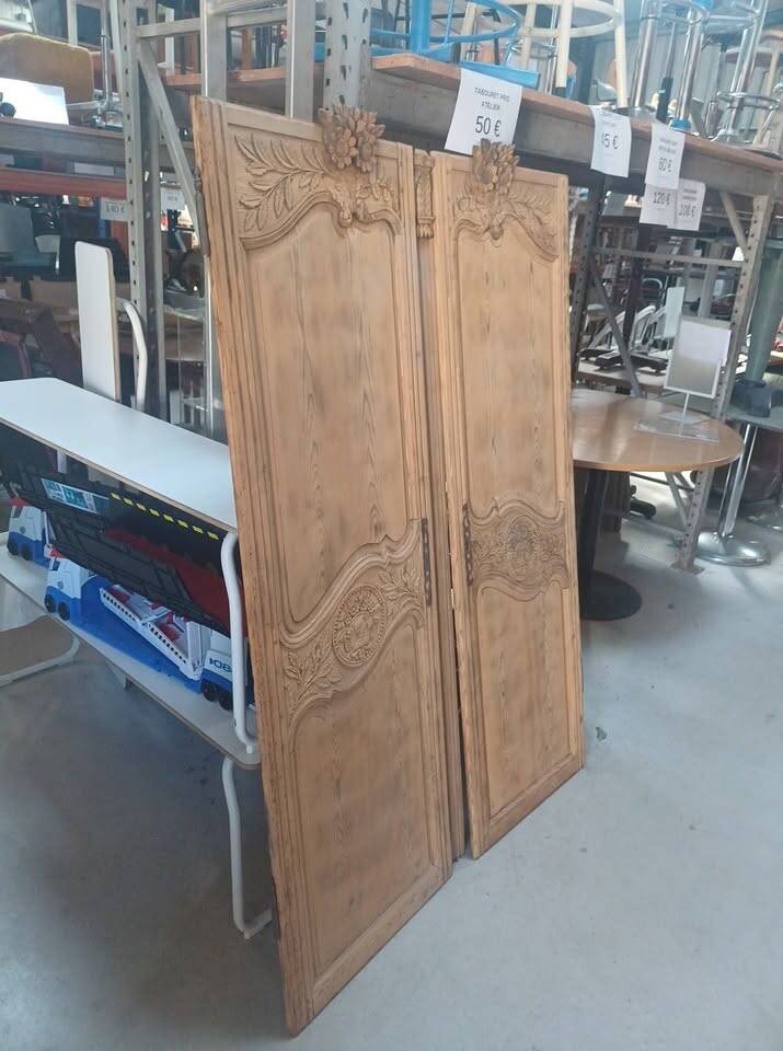 Set of 2 Norman-style wardrobe doors