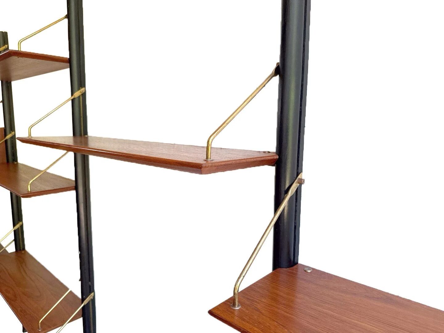 Un ensemble mural vintage de 5 pièces avec bureau par Louis van Teeffelen.
