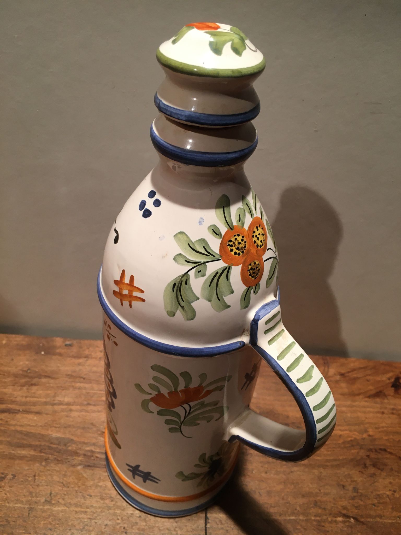 Bouteille à liqueur "Pineau" en faïence