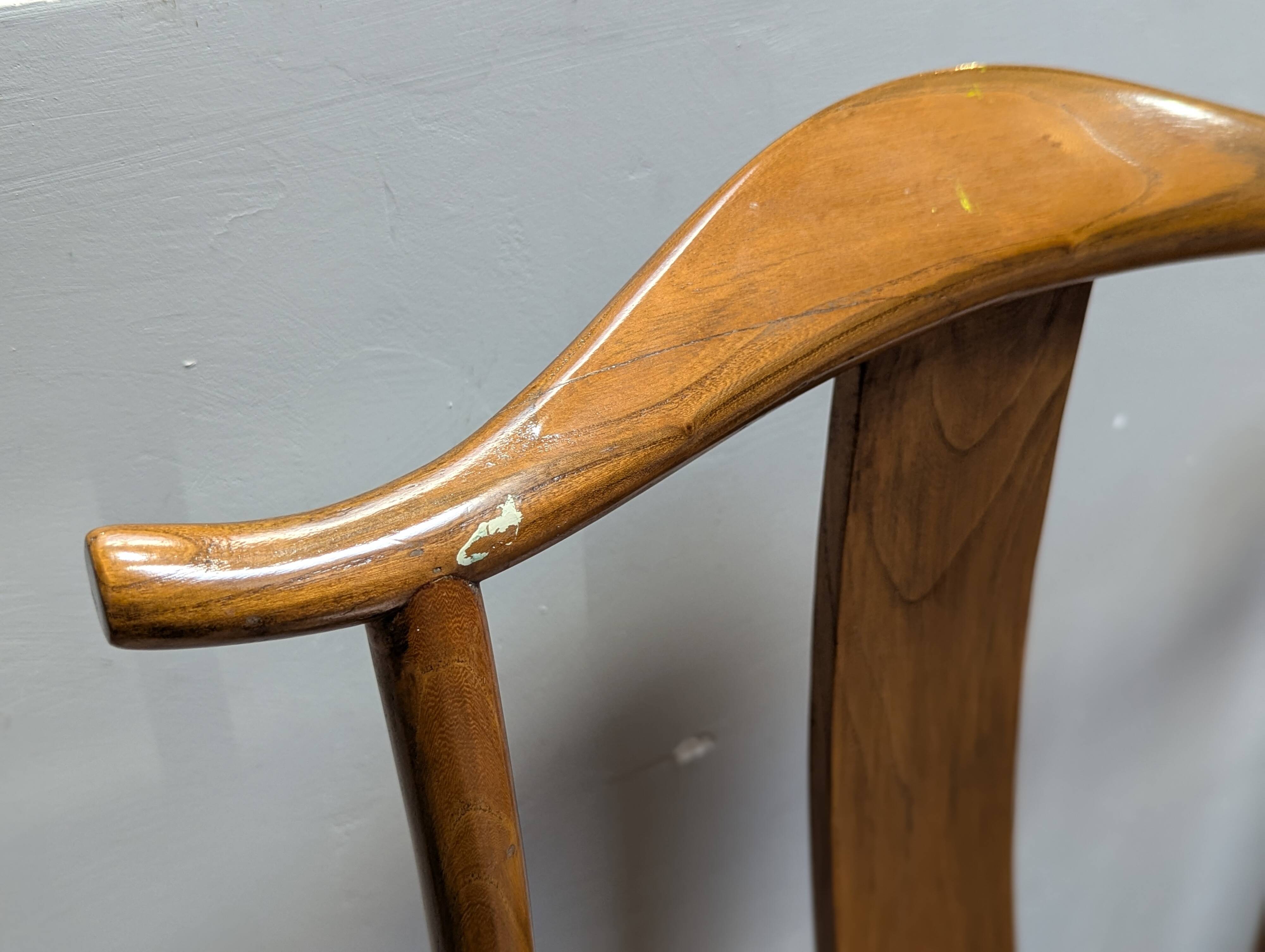 Paire de chaises chinoises en orme
