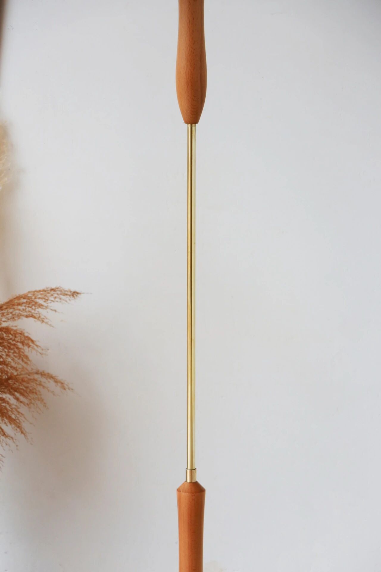 Vintage floor lamp from the 1960s in solid beech.