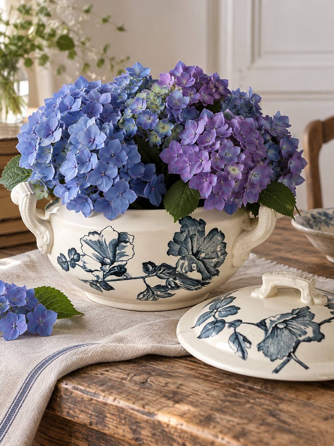 Lion Soup Tureen – Blue-grey Hollyhocks 1890-1920