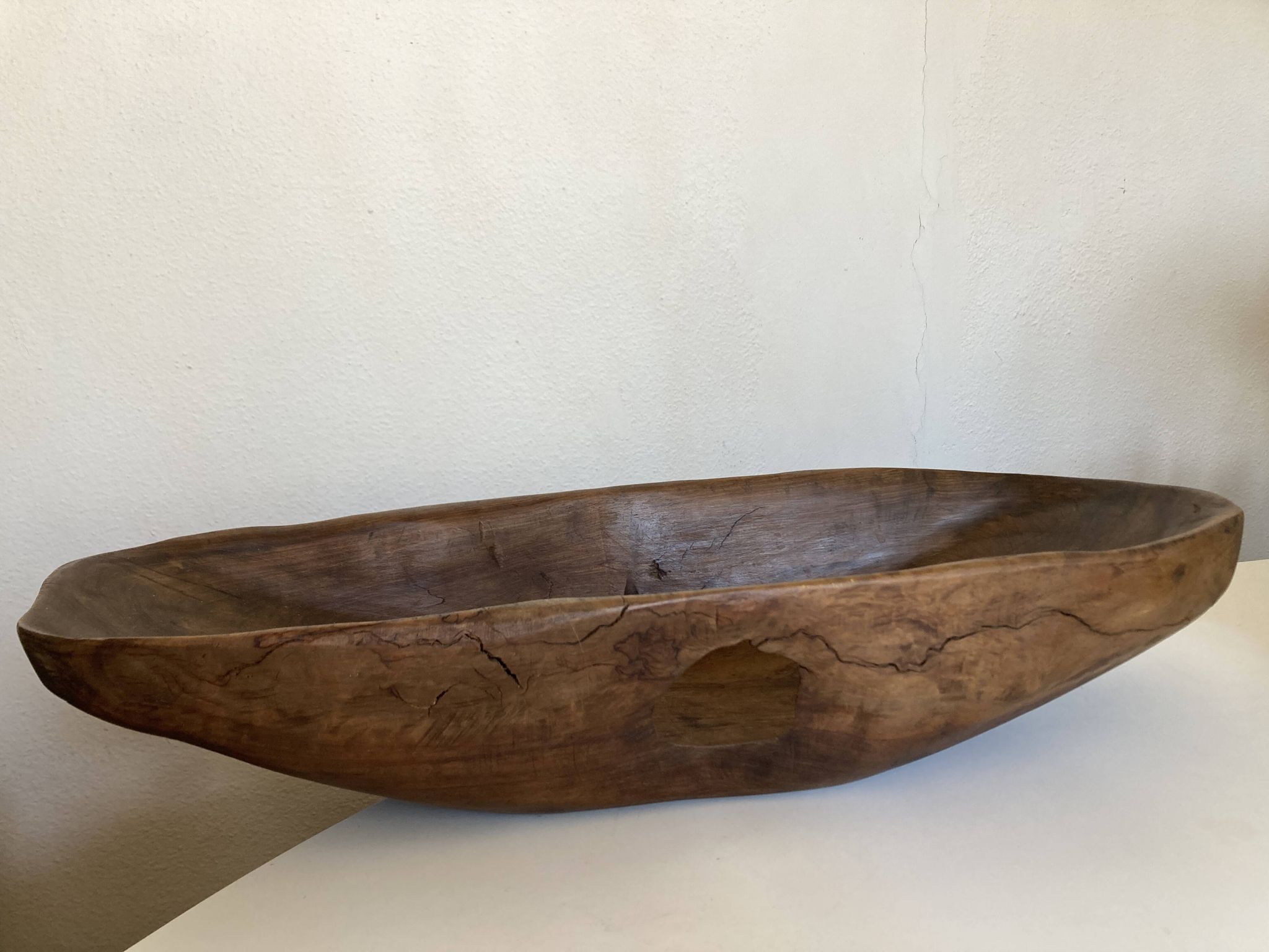 Coupe centre de table XxXL en bois de noyer creusé 1960 monoxyle