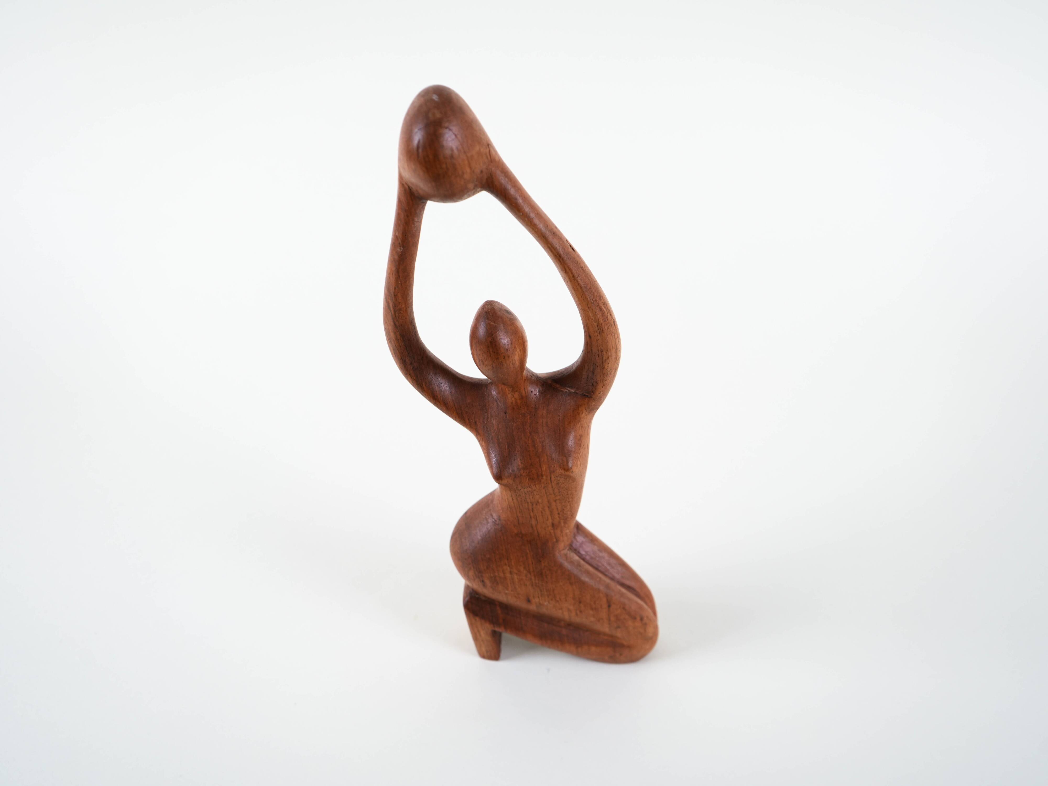 Sculpture en teck femme, design danois, années 1970, fabriquée au Danemark