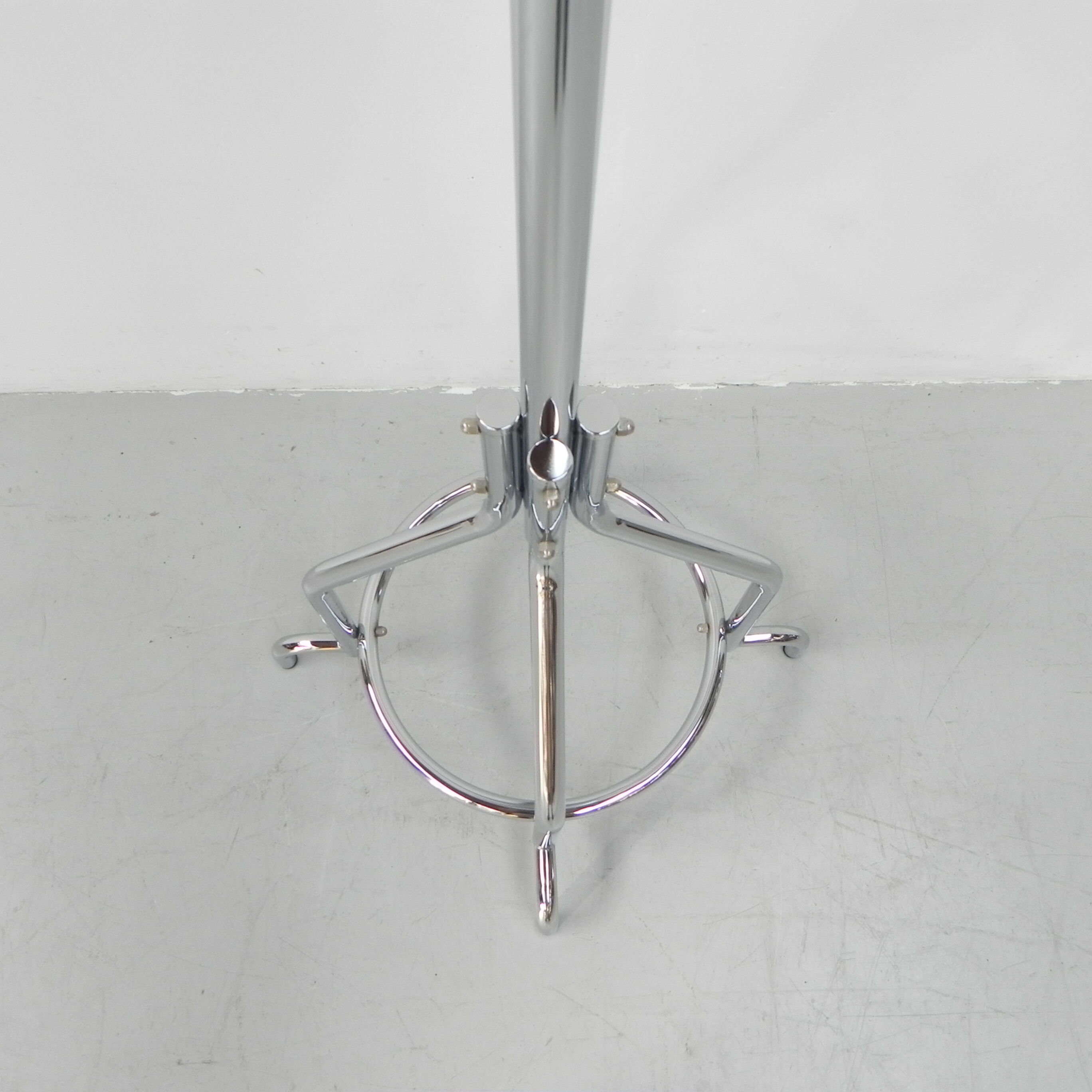 Standing chrome-plated Tubax coat rack