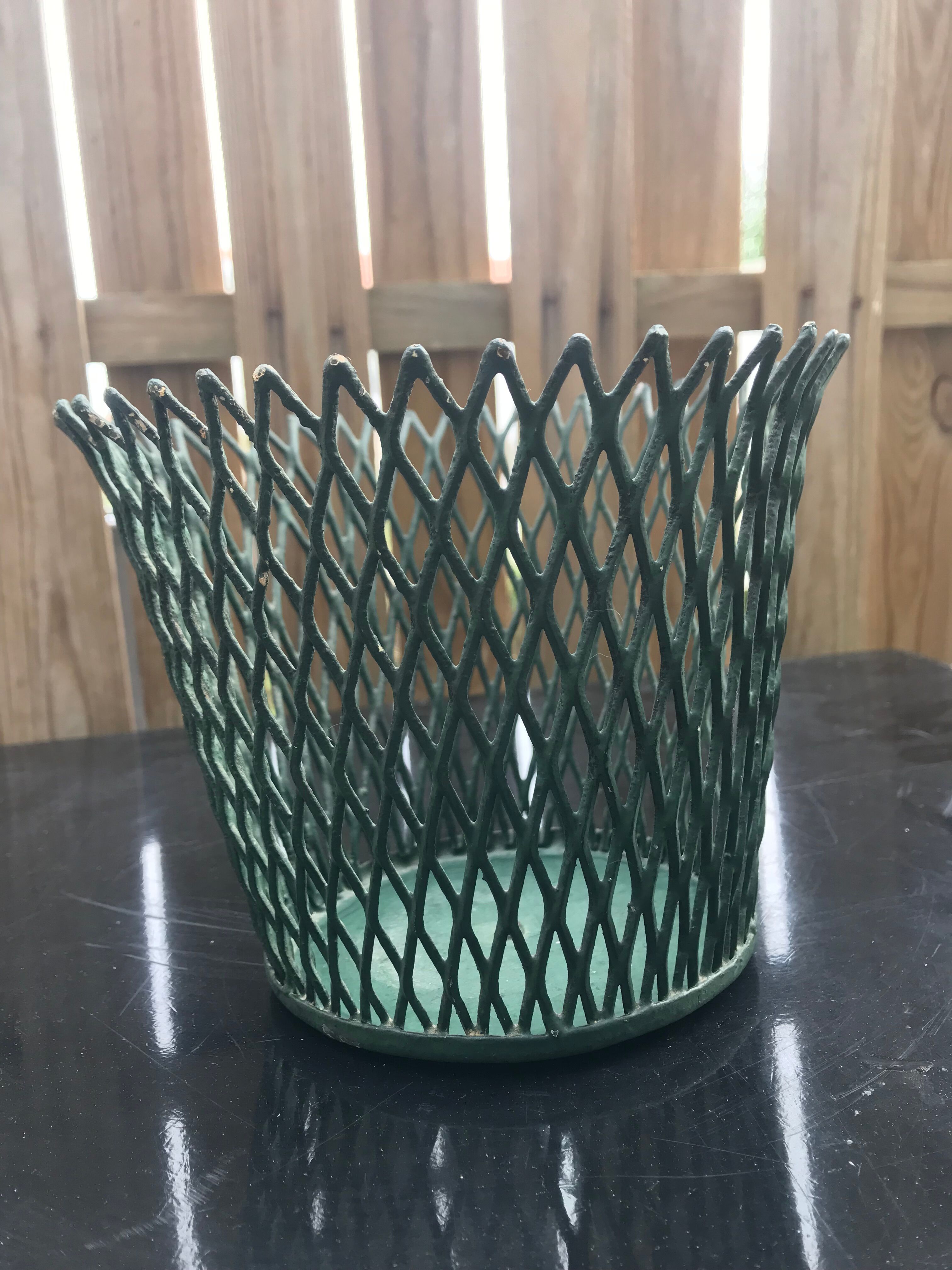 Paire de cache pots en métal vert ajouré par Mathieu Mategot 1950