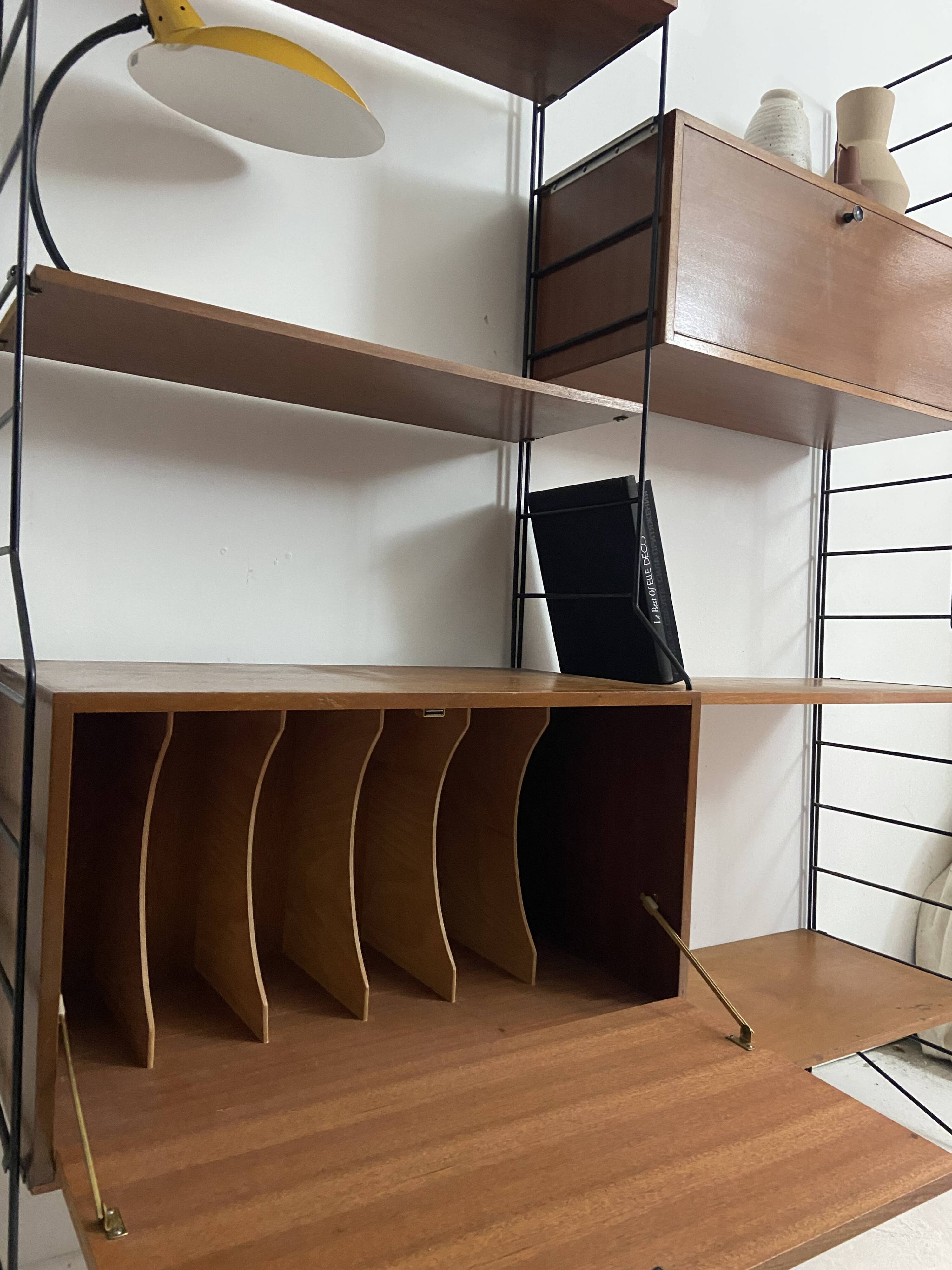 Bibliothèque vintage string en métal et teck