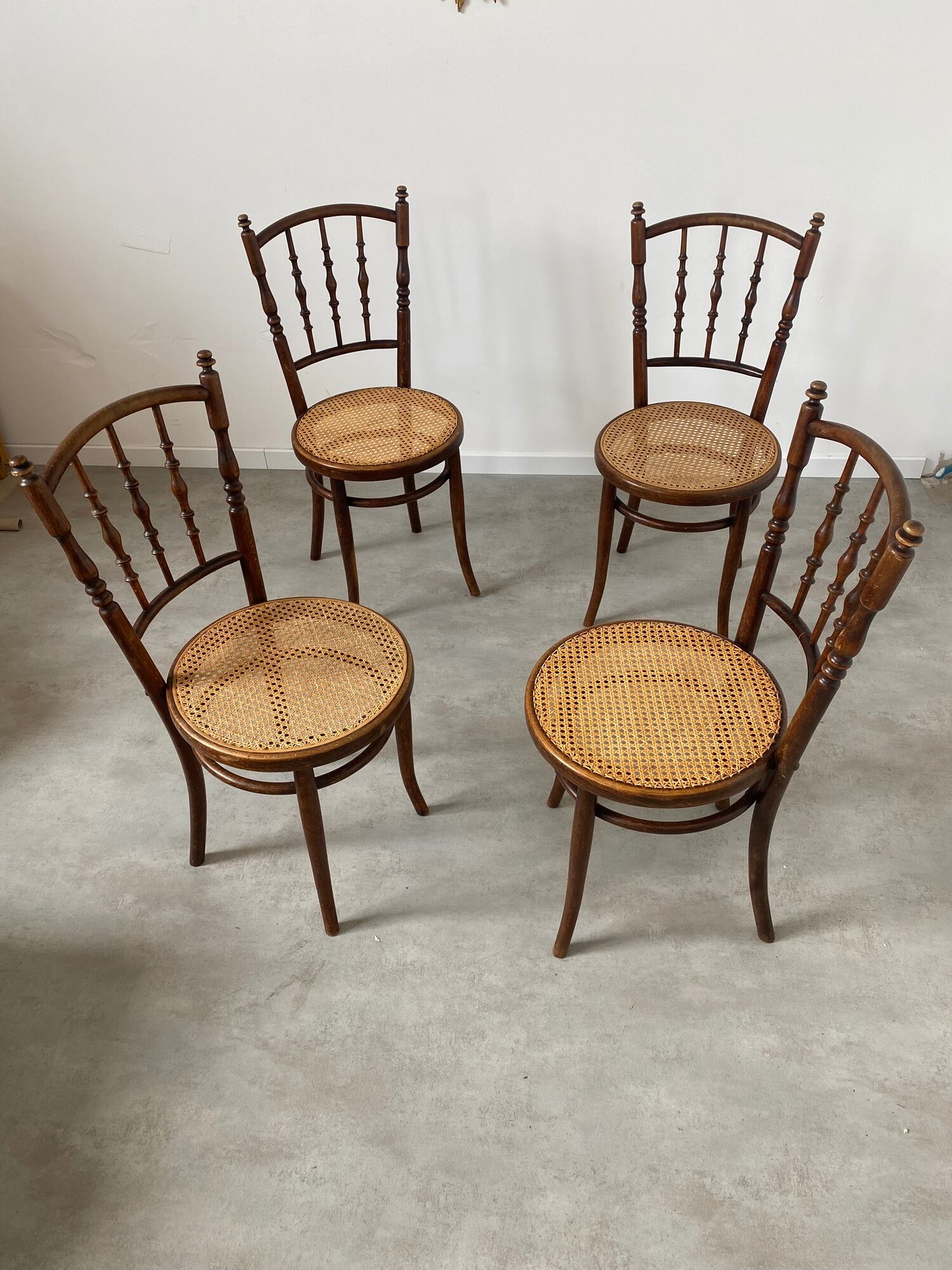 4 anciennes chaises de bistrot début 19 eme Josef Hoffmann bois cannage