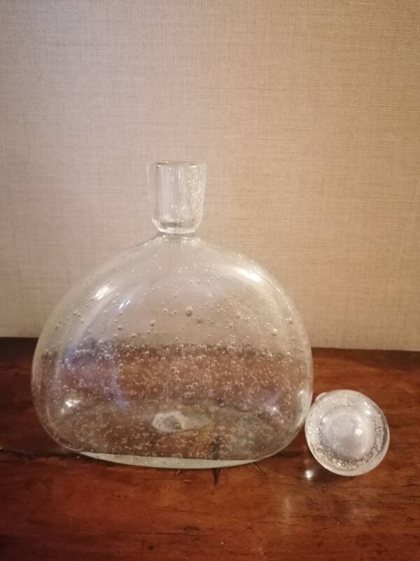 Flacon en verre bullé transparent moulé pour une préhension manuelle facile