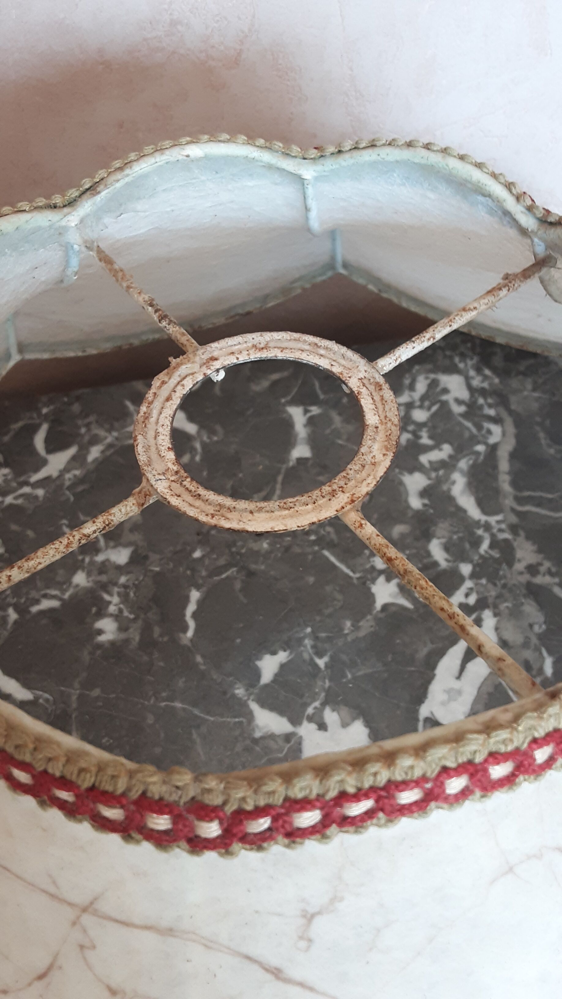 Old lampshade in pork bladder - trimess