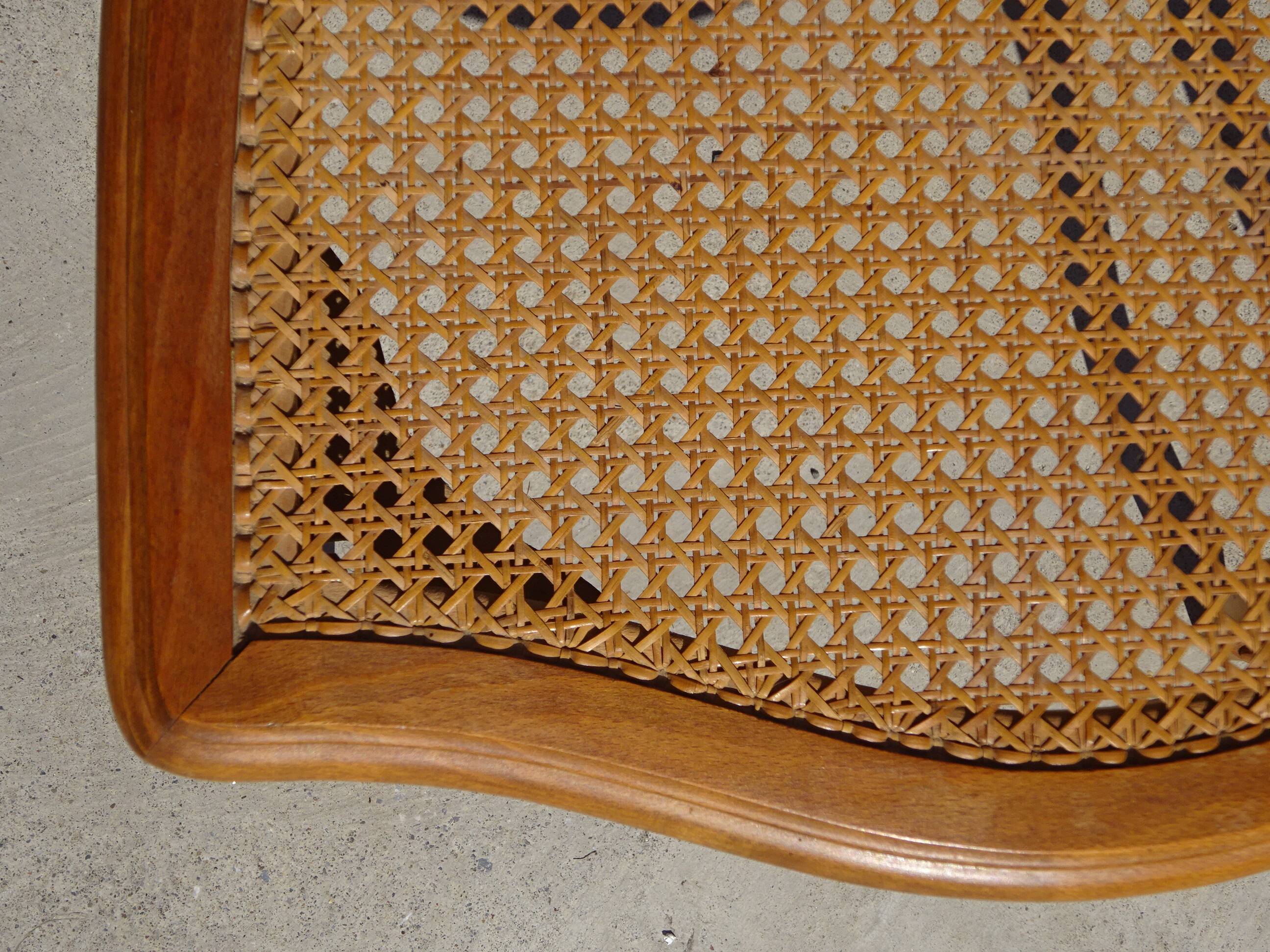 Paire de chaises en bois et cannage style Louis XV