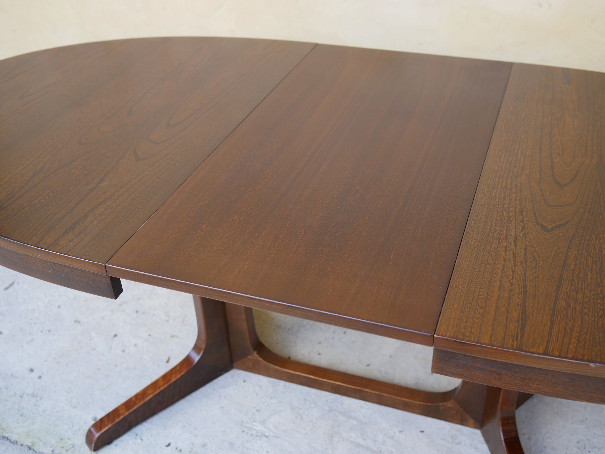 Oval dining table extendable by Baumann